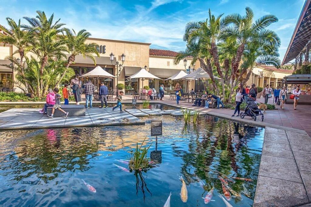 Fashion Island  Shopping in Newport Beach, Los Angeles