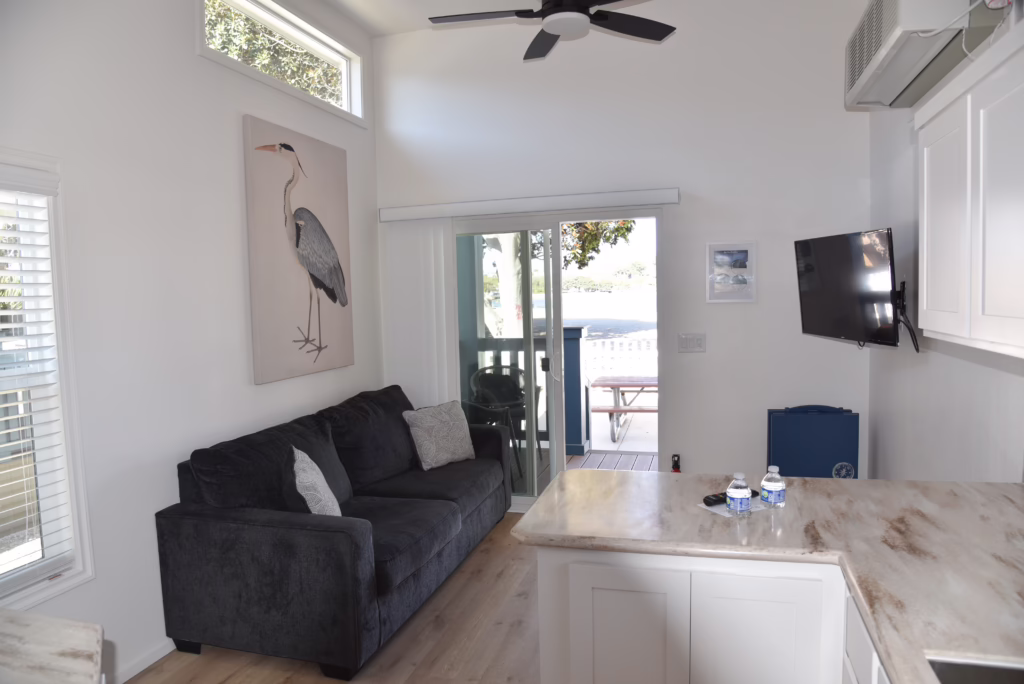 Living space in 4100 Block Large Beachfront Cottage